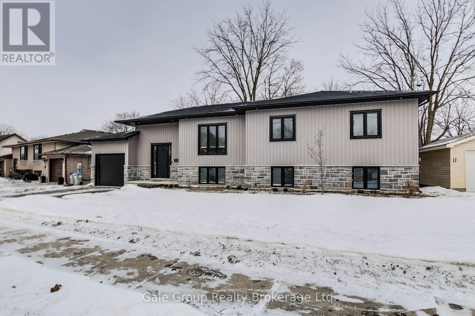 95 HENRY STREET, Strathroy-Caradoc (SE)