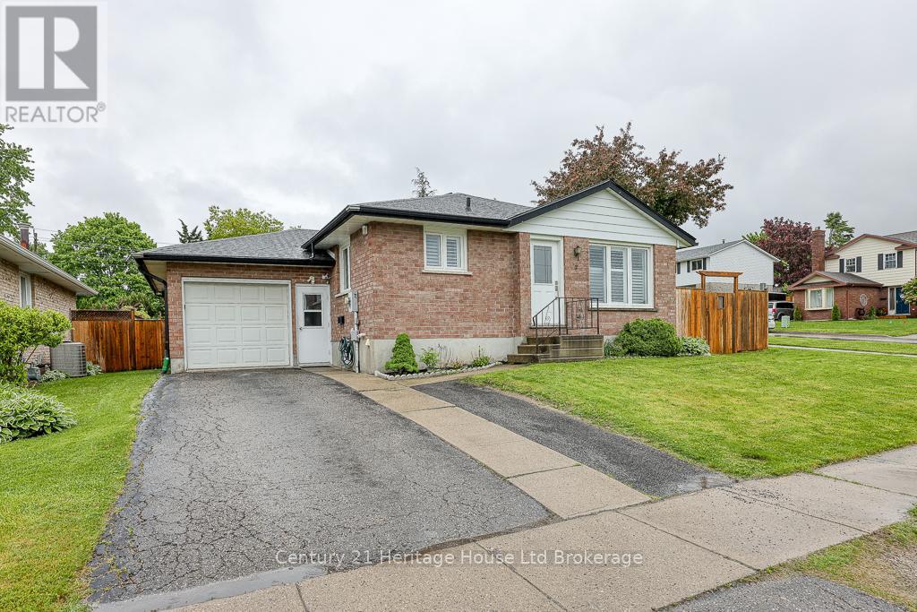 2 CHIPPEWA AVENUE, Woodstock (Woodstock - North)