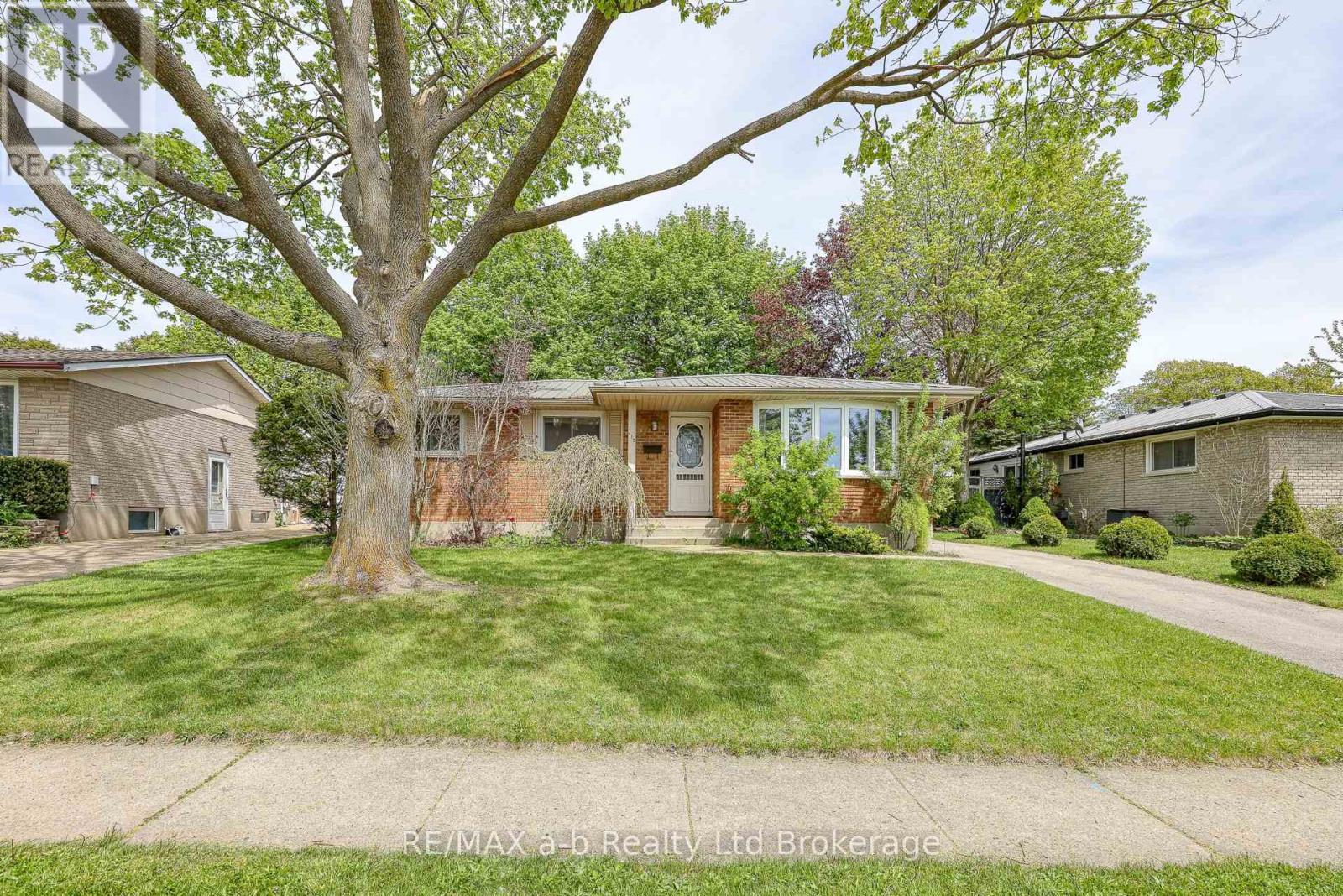 415 LAMPMAN PLACE, Woodstock (Woodstock - South)