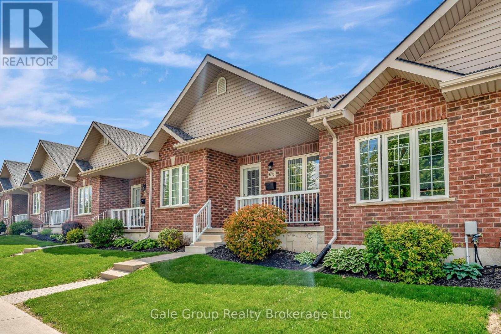 693 SOUTHWOOD WAY, Woodstock (Woodstock - South)