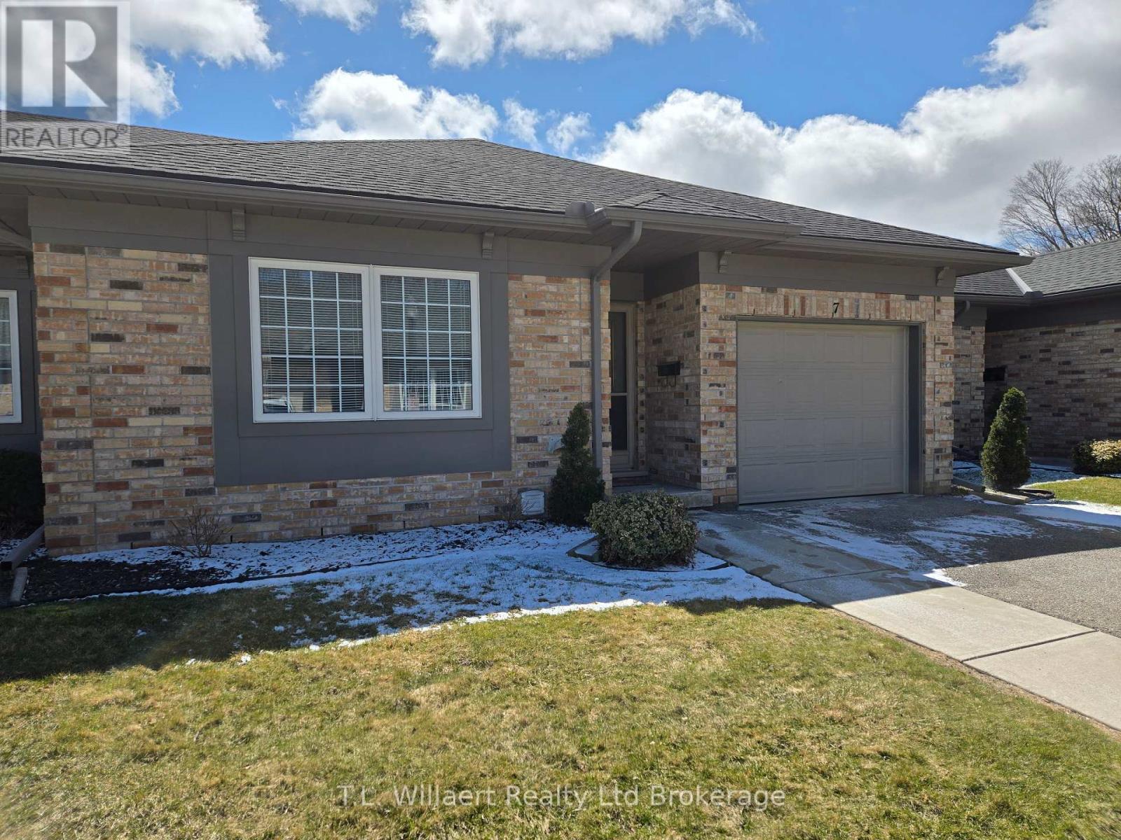 4 - 7-105 KING STREET, Tillsonburg