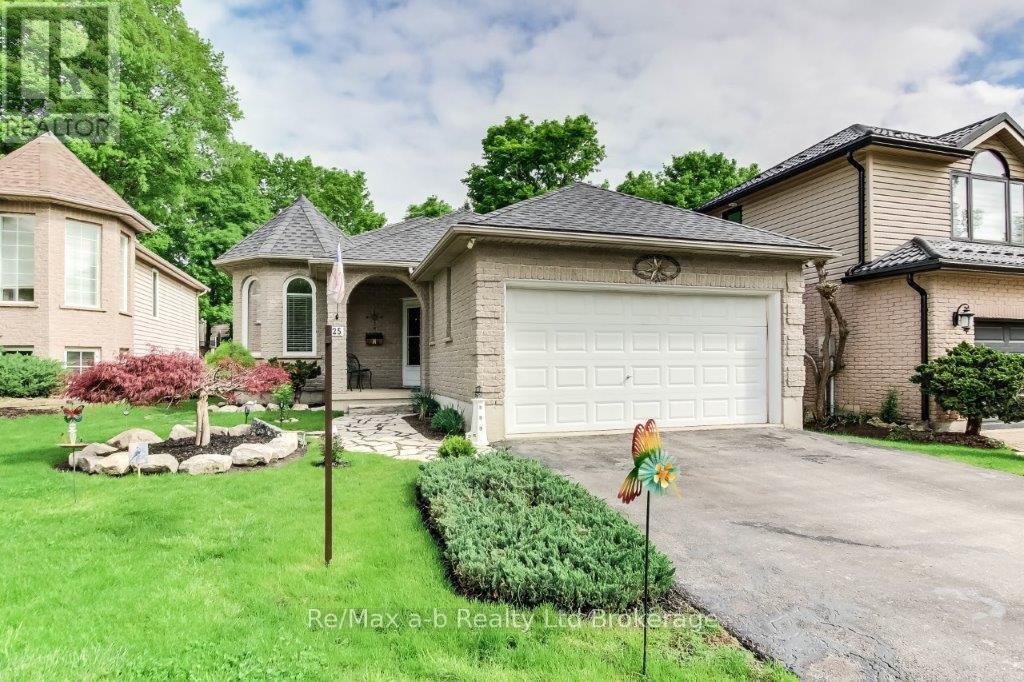 25 PEMBERS PASS, Woodstock (Woodstock - South)