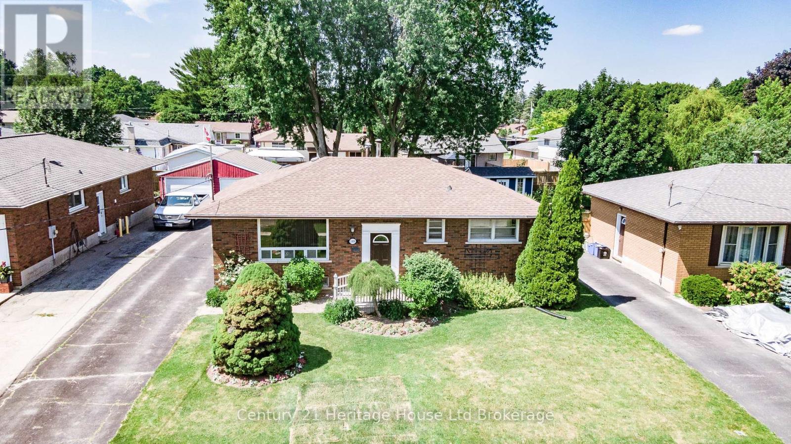 1009 WARWICK STREET, Woodstock (Woodstock - North)