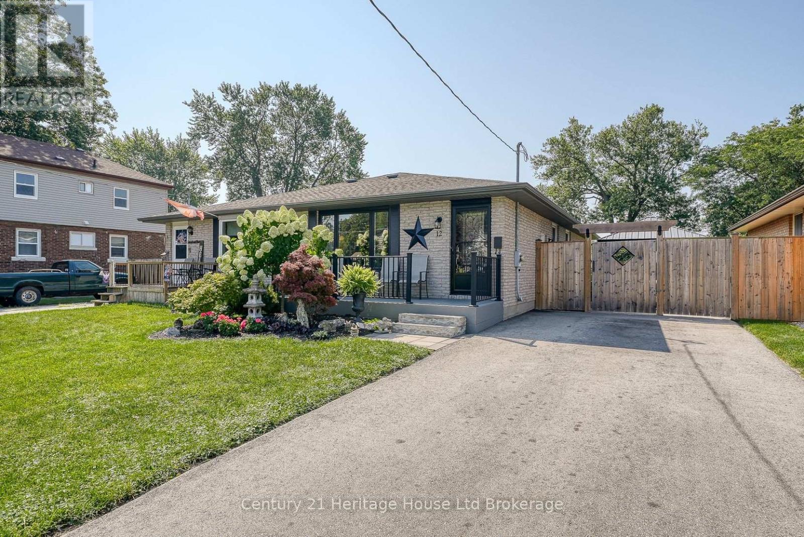 12 STEELE STREET, St. Thomas