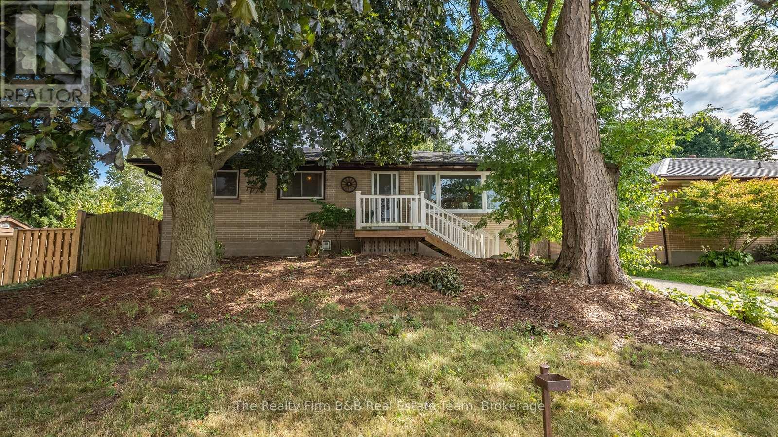 912 ALICE STREET, Woodstock (Woodstock - South)