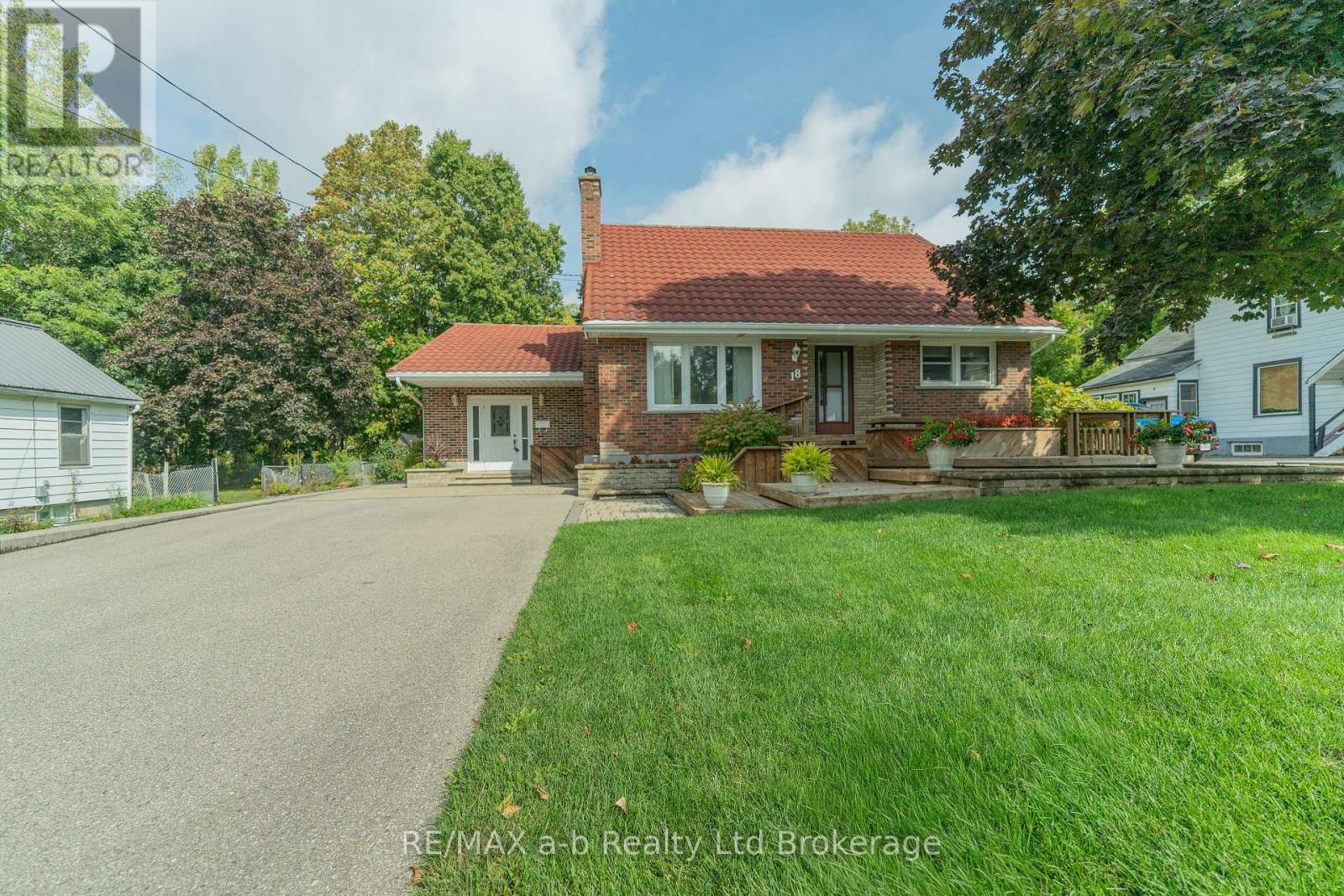 18 VAN STREET, Tillsonburg
