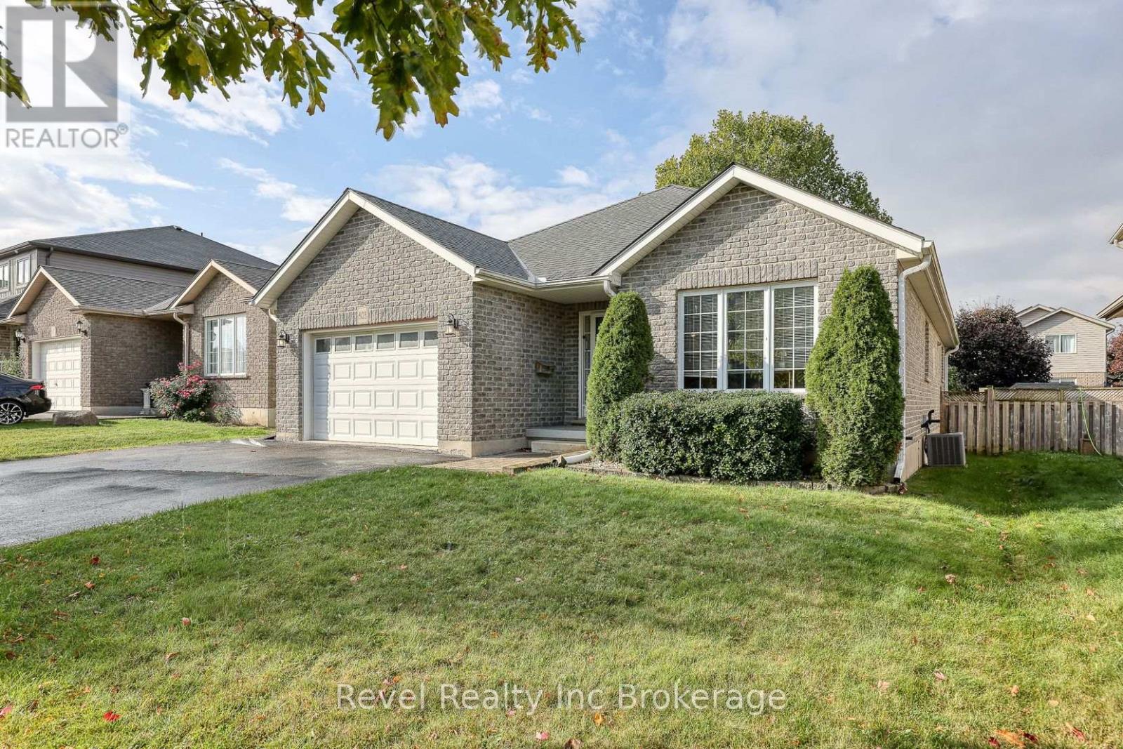803 STONEGATE DRIVE, Woodstock (Woodstock - South)