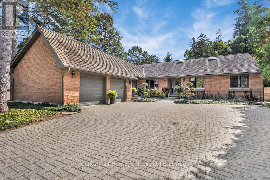 8 TALLWOOD CIRCLE, London North (North G)