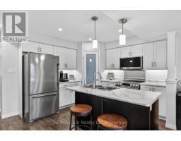 28 - 175 INGERSOLL STREET N - 10