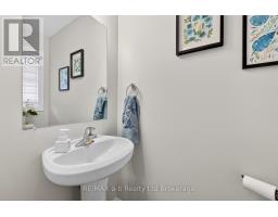28 - 175 INGERSOLL STREET N - 21