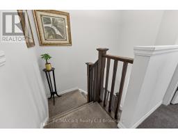 28 - 175 INGERSOLL STREET N - 30