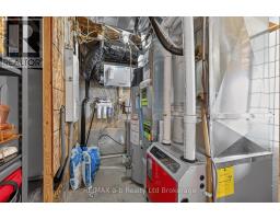 28 - 175 INGERSOLL STREET N - 32