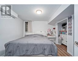 305 ROBINSON STREET - 34
