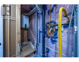 6 ADDISON STREET - 30
