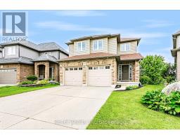 702 FRONTENAC CRESCENT - 2
