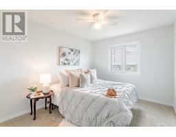 702 FRONTENAC CRESCENT - 22