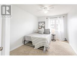 702 FRONTENAC CRESCENT - 24
