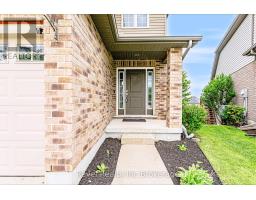 702 FRONTENAC CRESCENT - 3