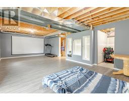702 FRONTENAC CRESCENT - 32