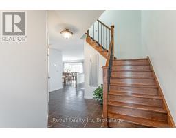 702 FRONTENAC CRESCENT - 4