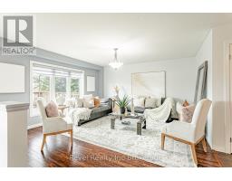 702 FRONTENAC CRESCENT - 6