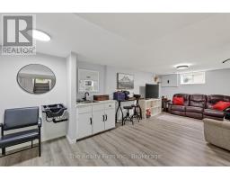 126 SPRINGBANK AVENUE N - 23