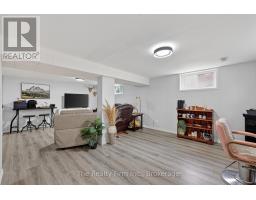 126 SPRINGBANK AVENUE N - 27