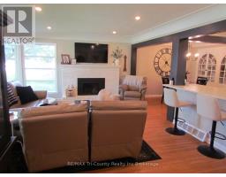 30 FAIRFIELD CRESCENT - 3