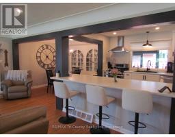30 FAIRFIELD CRESCENT - 4