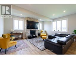 72 TRAILVIEW DRIVE E - 12