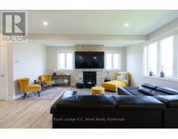 72 TRAILVIEW DRIVE E - 13
