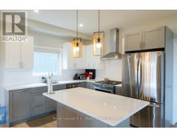 72 TRAILVIEW DRIVE E - 18