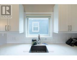 72 TRAILVIEW DRIVE E - 20