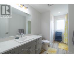 72 TRAILVIEW DRIVE E - 32