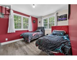 18 QUEEN STREET W - 17