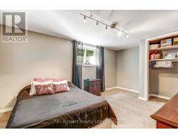 B - 32 ALBERT STREET - 18