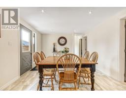 B - 32 ALBERT STREET - 9