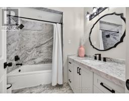 17 VARLEY CRESCENT - 31