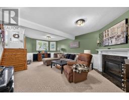 17 VARLEY CRESCENT - 35