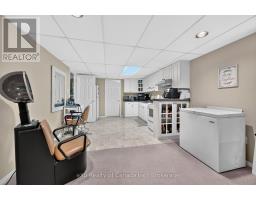 17 VARLEY CRESCENT - 38