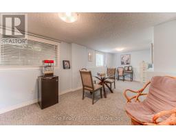 82 ROSENEATH CRESCENT - 24