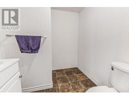 220 CLARKE STREET N - 19
