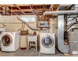 220 CLARKE STREET N - 20