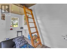 1813 NORFOLK COUNTY 19 ROAD W - 43
