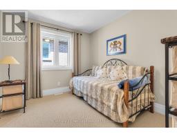 7 LYNDALE ROAD - 18
