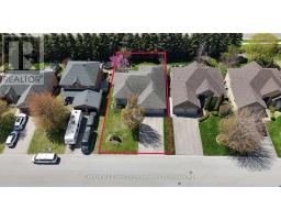7 LYNDALE ROAD - 30