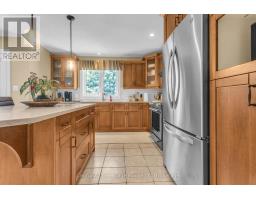 7 LYNDALE ROAD - 9