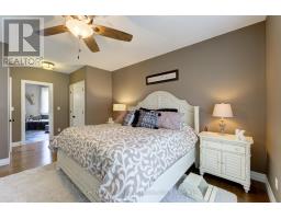 563 LAKEVIEW DRIVE - 19