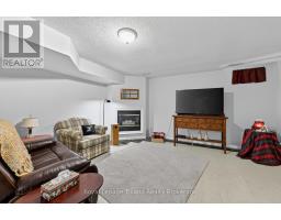 11 - 1135 NELLIS STREET - 20