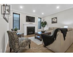 41 LOWRIE CRESCENT - 12